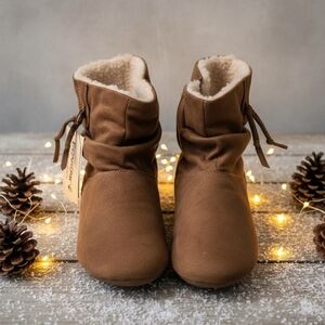 Cozy Brown Ankle Boots with Sheepskin Foot Lining  Bearpaw
